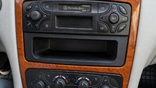Mercedes C Class W203 - Central Console